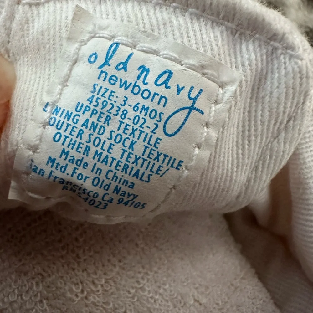 Old Navy Infant Sneakers Size 3-6 months